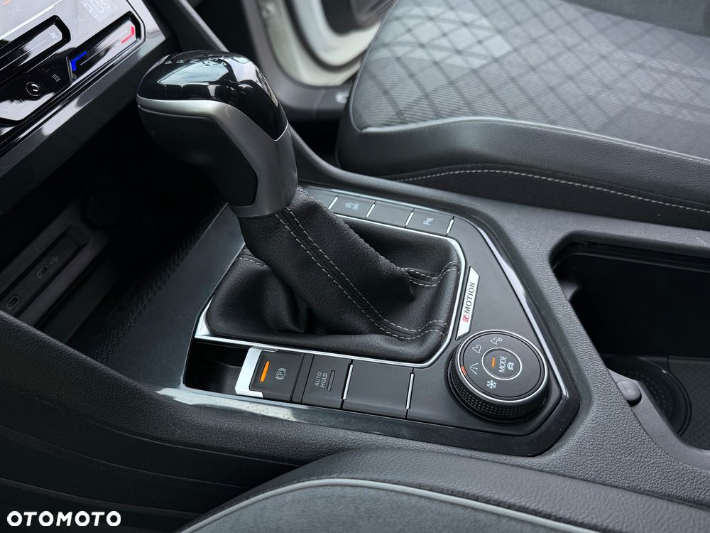 Volkswagen Tiguan 2.0 TDI SCR 4MotION DSG R-Line - 32