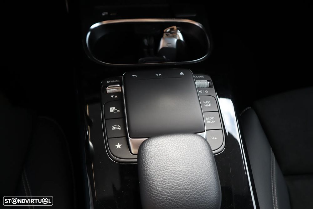 Mercedes-Benz A 250 e 8G-DCT AMG Line - 24