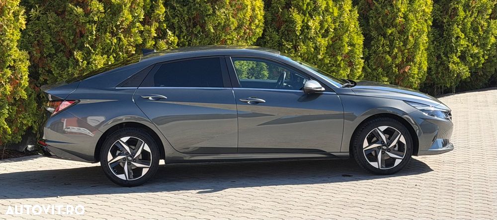 Hyundai Elantra - 2