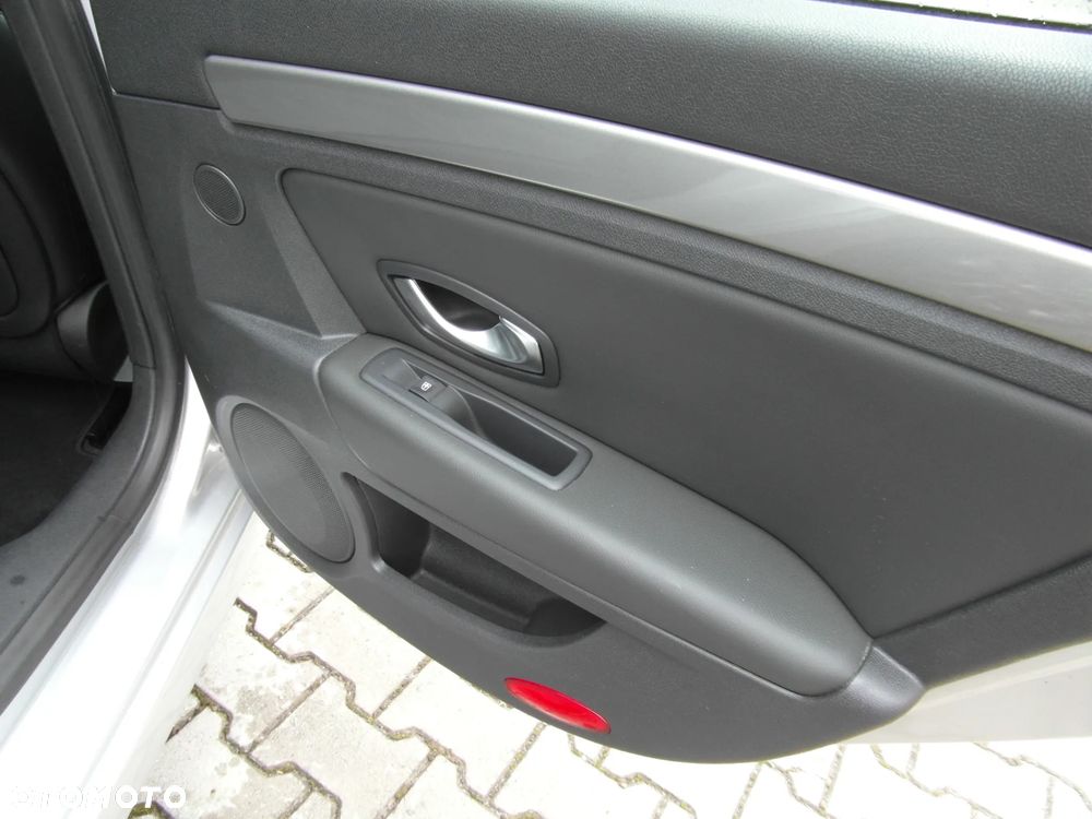 Renault Laguna ENERGY dCi 175 FAP Start & Stop GT - 32