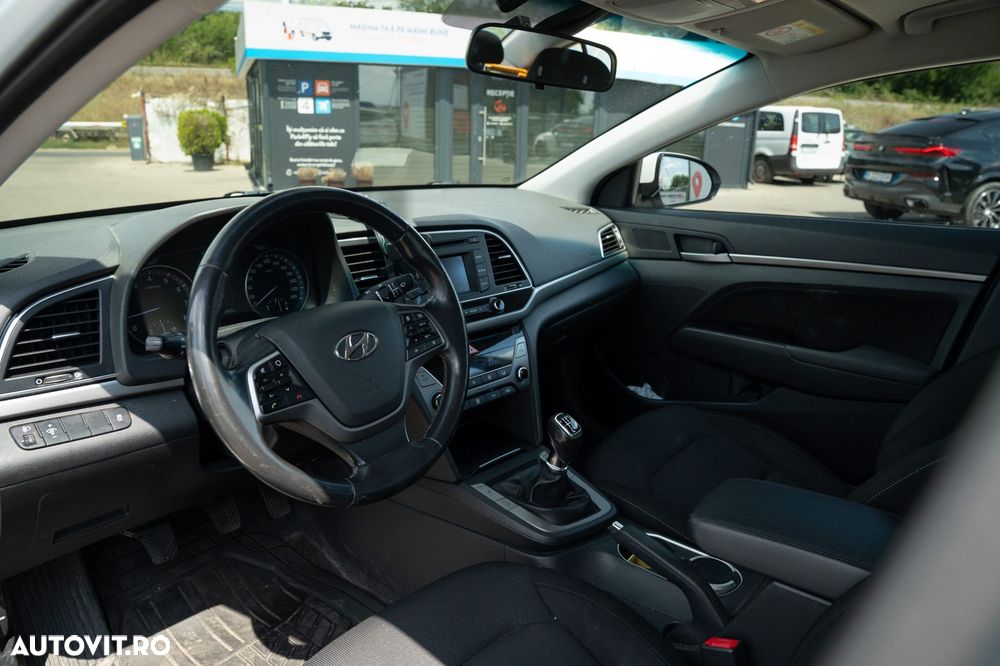 Hyundai Elantra 1.6 MPi Comfort - 8