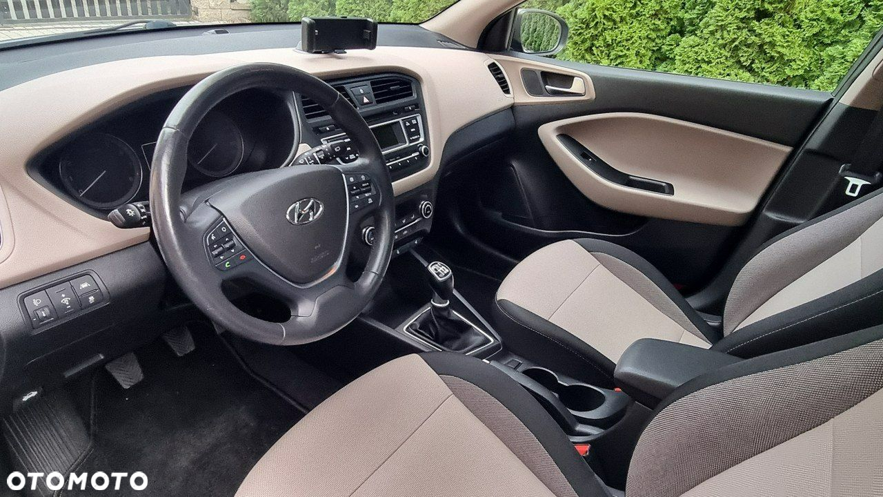 Hyundai i20 - 12