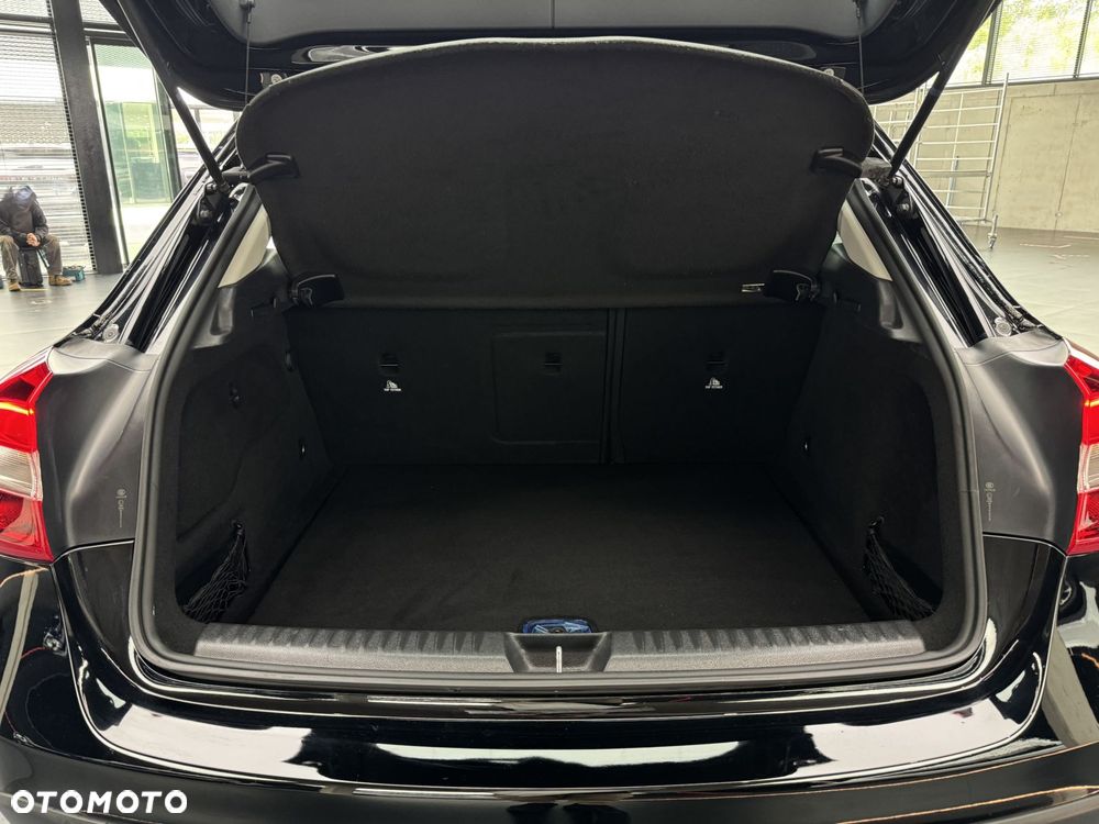 Mercedes-Benz GLA 180 7G-DCT - 19