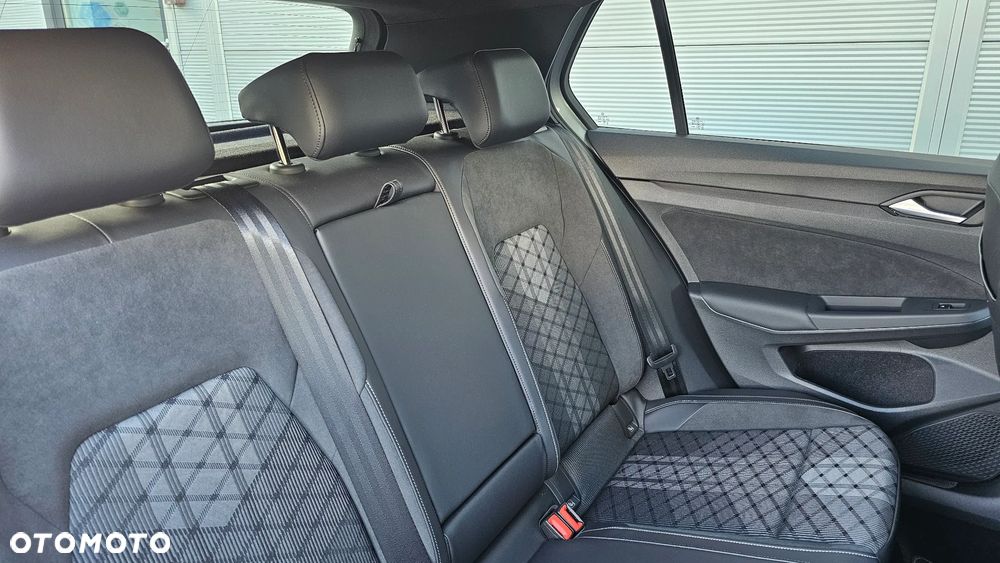 Volkswagen Golf 1.5 eTSI mHEV R-Line Plus DSG - 27