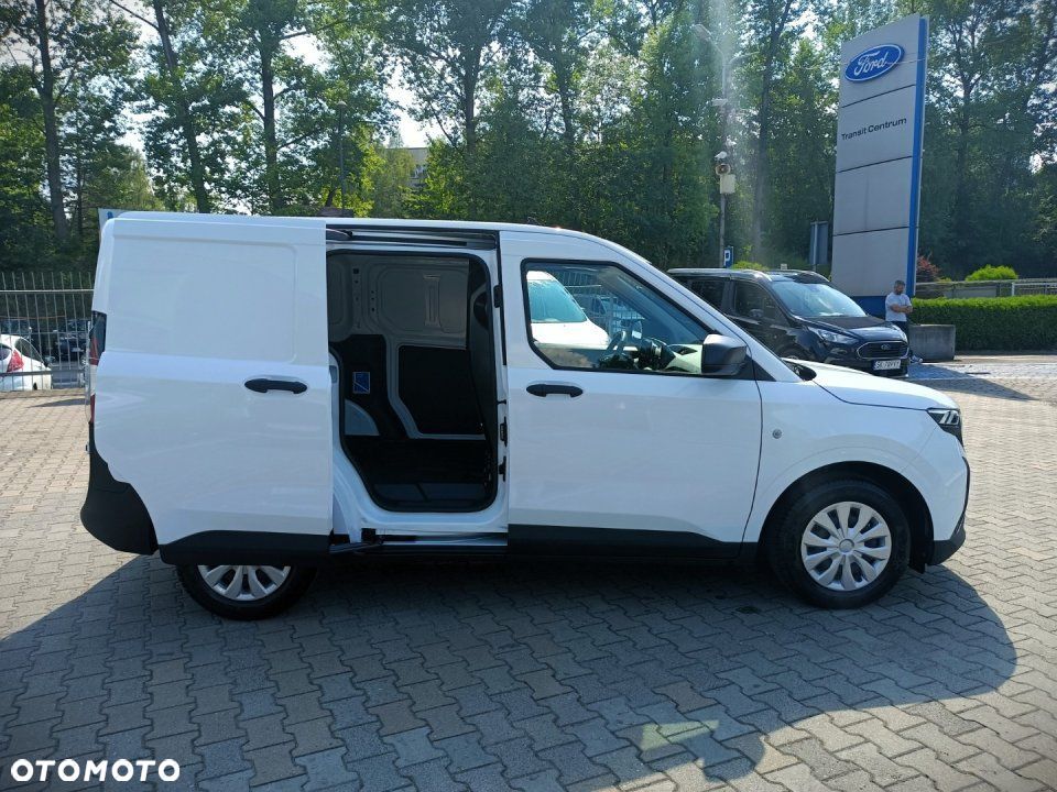 Ford Transit Courier - 10
