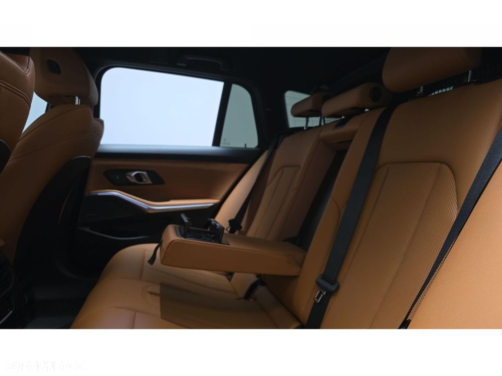 BMW Seria 3 320d xDrive M Sport - 22