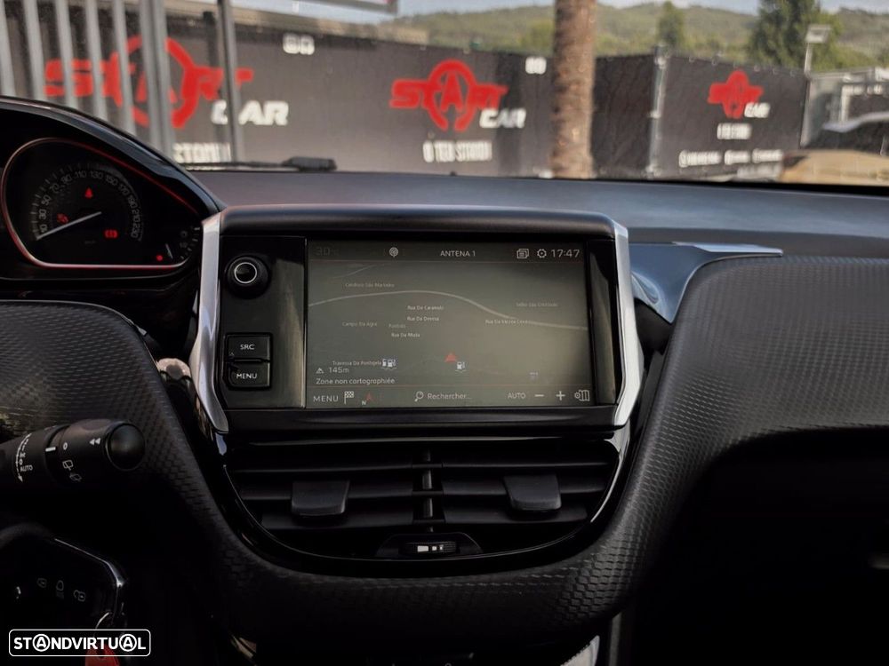 Peugeot 2008 1.6 BlueHDi GT Line - 44
