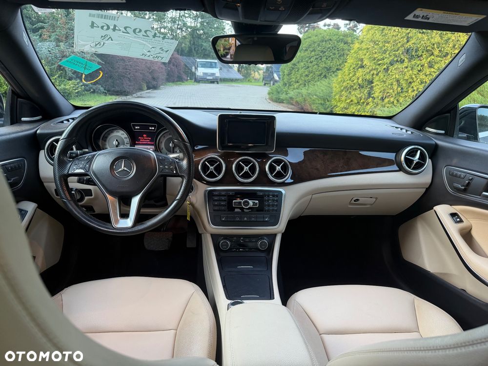 Mercedes-Benz CLA 250 7G-DCT AMG Line - 16