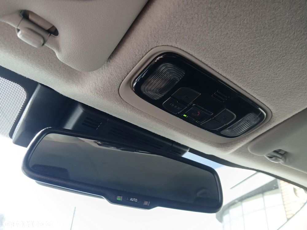 Toyota Yaris Hybrid 1.5 Style - 34