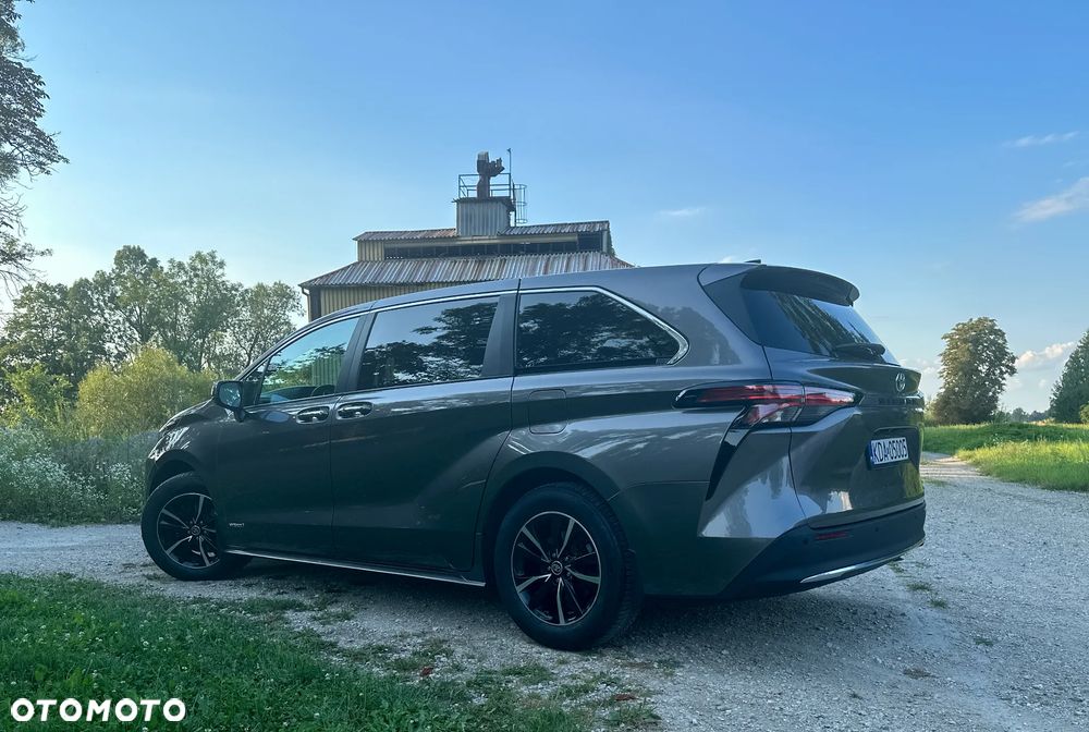 Toyota Sienna - 3