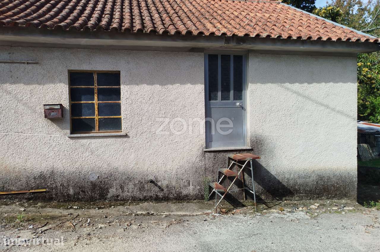 Moradia para habitação, com quintal, terreno e garagem - Grande imagem: 3/53