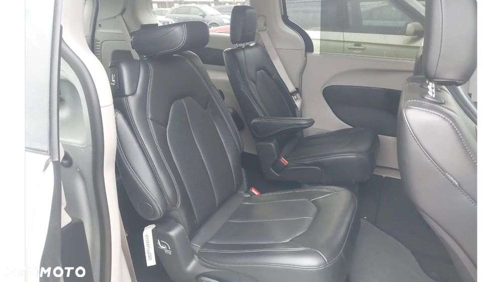 Chrysler Pacifica - 6