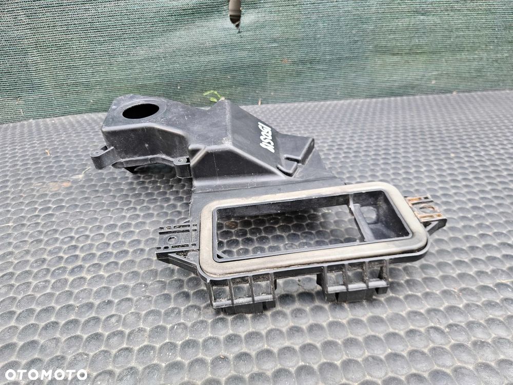 Obudowa Oslona Skrzynka Bezpiecznikow Pokrywa Uszczelka Komputer Sterownik Silnika Europa Audi A6 C6 - 37