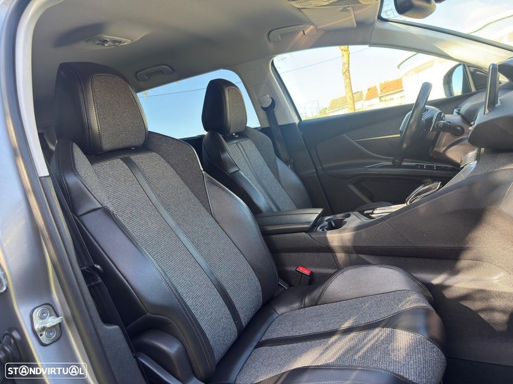 Peugeot 5008 1.5 BlueHDi Allure Pack EAT8 - 21