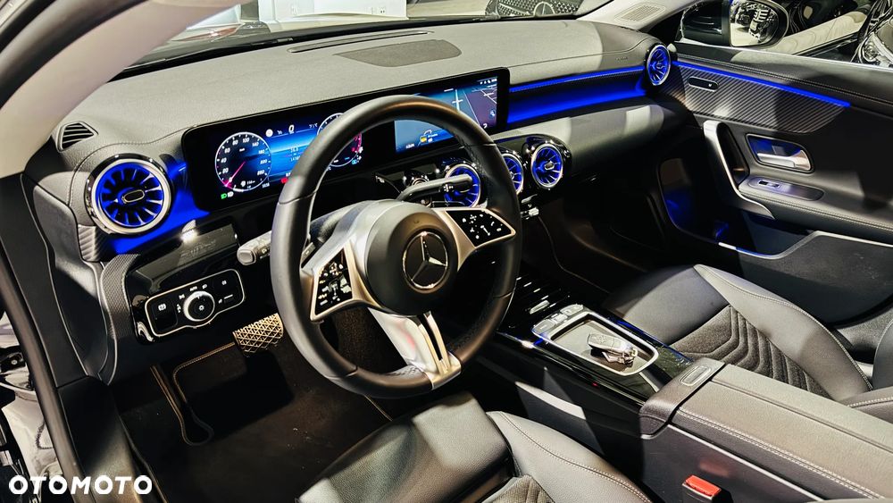 Mercedes-Benz CLA 180 Progressive 7G-DCT - 13