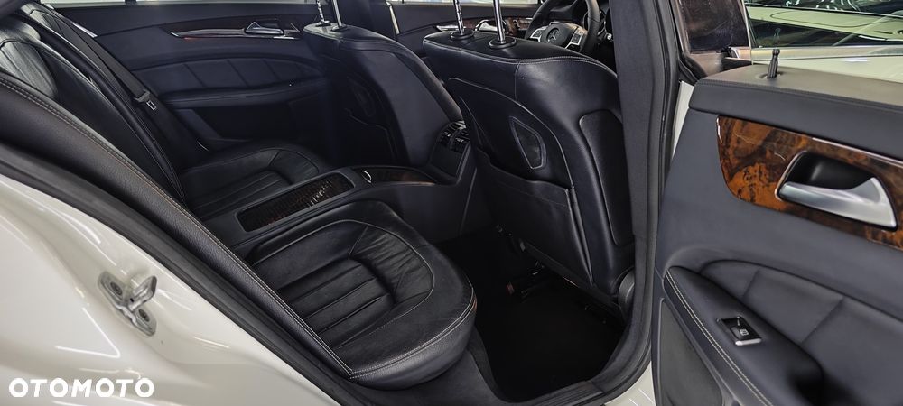 Mercedes-Benz CLS 500 4-Matic 7G-TRONIC - 24