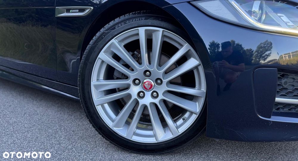 Jaguar XE 2.0 D R-Sport - 13