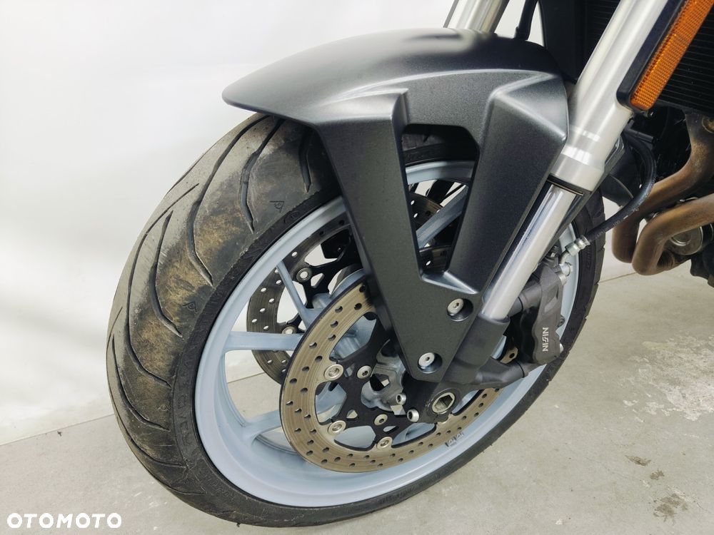 Suzuki GSX - 20