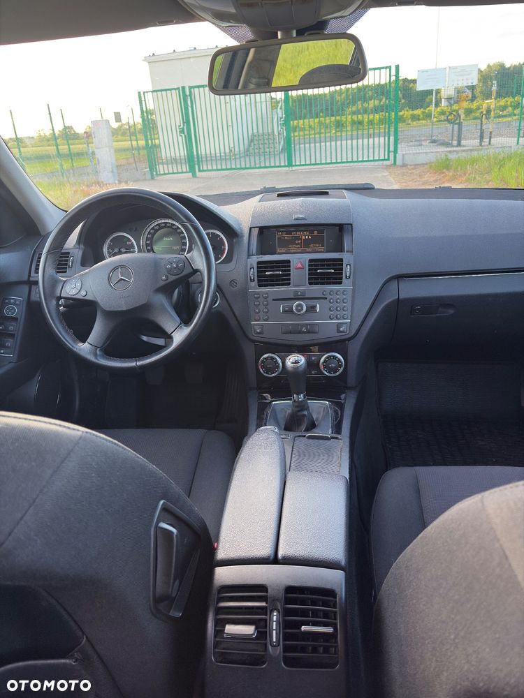 Mercedes-Benz Klasa C 220 CDI BlueEff Avantgarde - 19