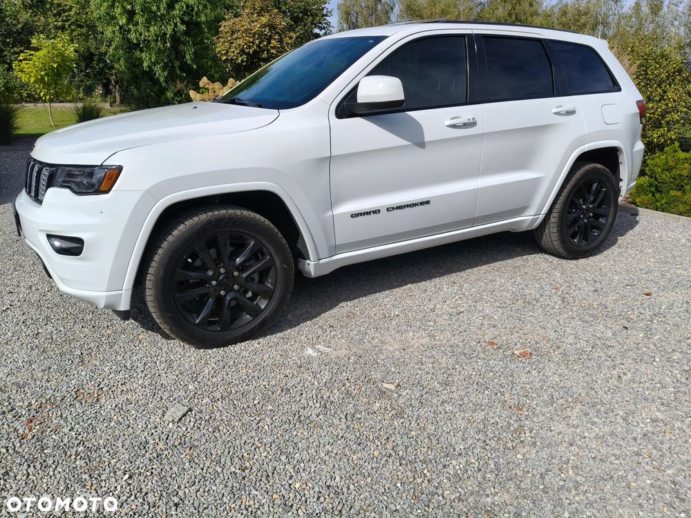 Jeep Grand Cherokee - 27
