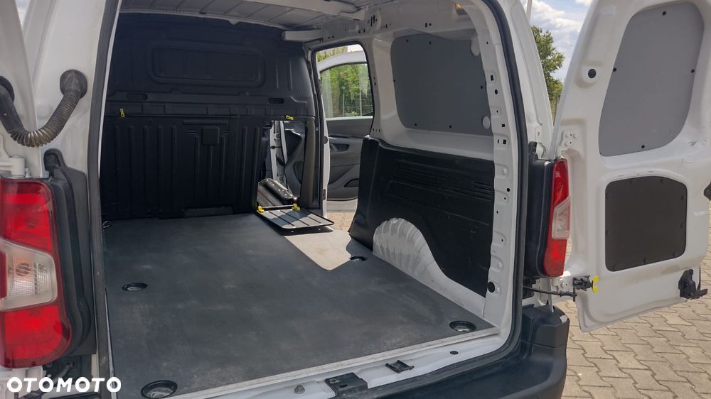 Toyota PROACE CITY L2H1 Krajowy 3 Osoby mały przebieg - 6