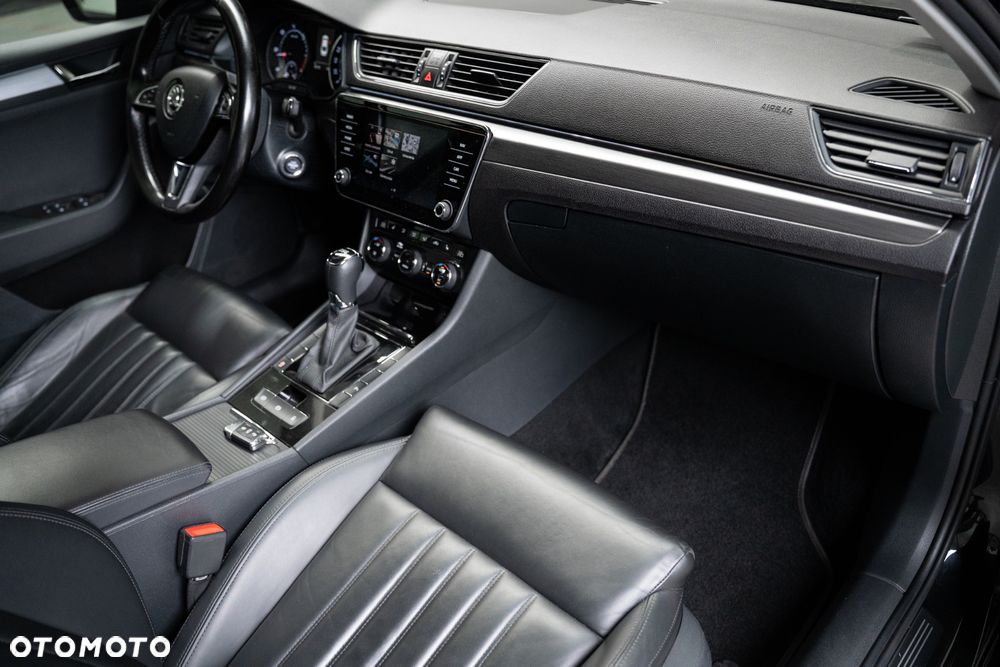 Skoda Superb 2.0 TDI DSG Premium Edition - 37