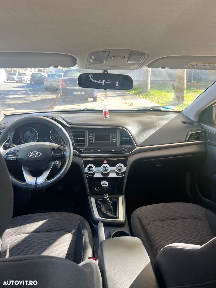 Hyundai Elantra 1.6 MPi Exclusive - 12