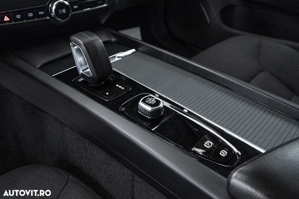 Volvo V60 B4 MHEV AT8 FWD Momentum - 12