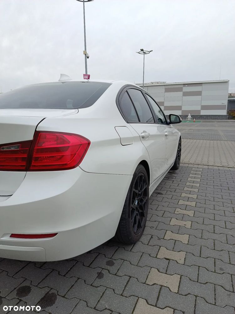 BMW Seria 3 328i xDrive - 7