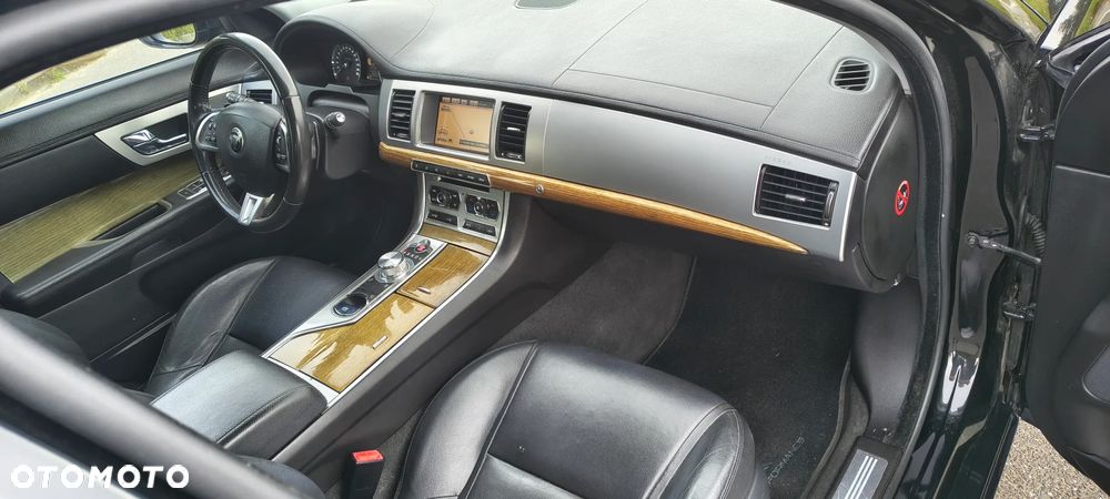 Jaguar XF 2.2 D Luxury - 22