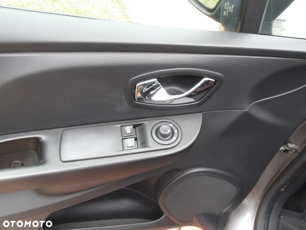 Renault Clio 1.5 dCi Alize - 11