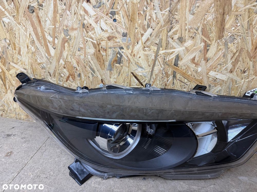 TOYOTA YARIS IV 2020- LAMPA PRAWY PRZÓD ZWYKŁA SOCZEWKA KOITO K0-6 EU - 13