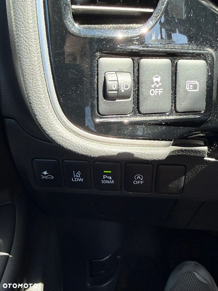 Mitsubishi Outlander 2.0 Instyle + 4WD CVT - 21