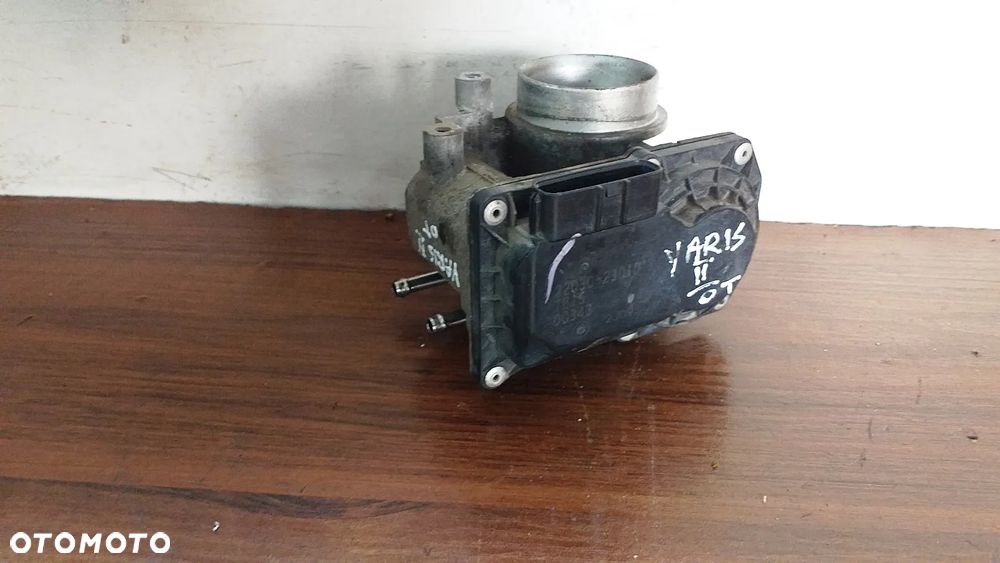 Przepustnica Toyota Yaris II 1.3 B 22030-23010 - 1