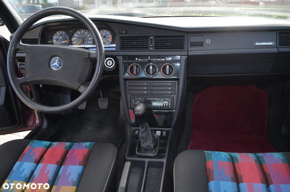 Mercedes-Benz W201 (190) - 9