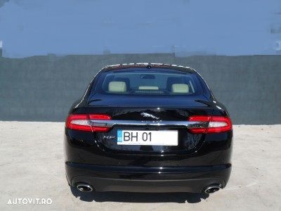 Jaguar XF 3.0D - 9
