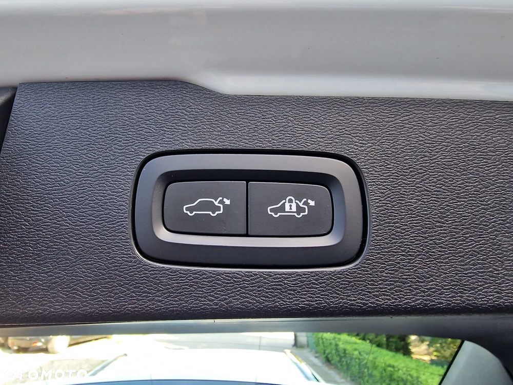 Volvo V60 B4 D Plus Dark - 28