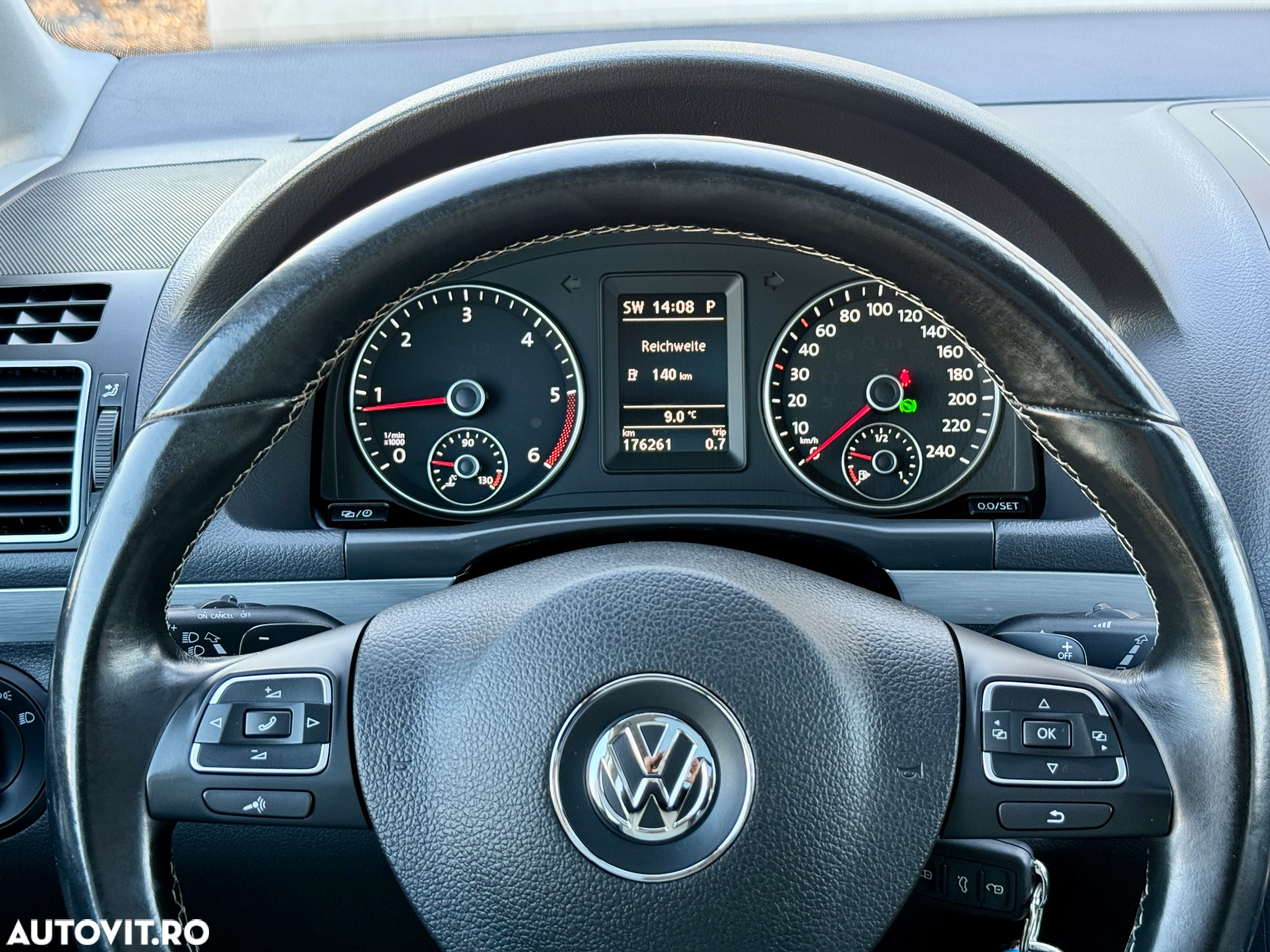 Volkswagen Touran 2.0 TDI DPF DSG Cross - 26