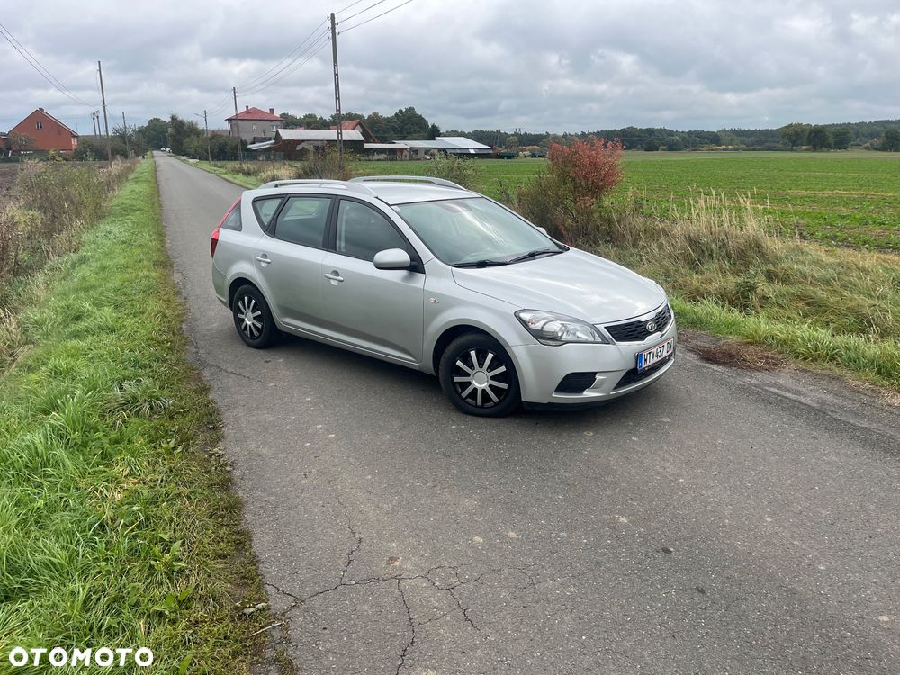 Kia Ceed - 24