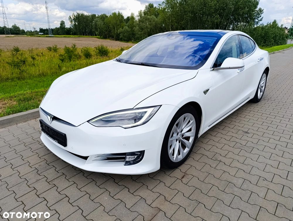 Tesla Model S - 12
