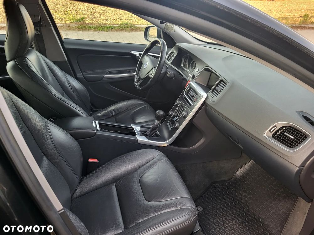 Volvo V60 D2 Momentum - 9