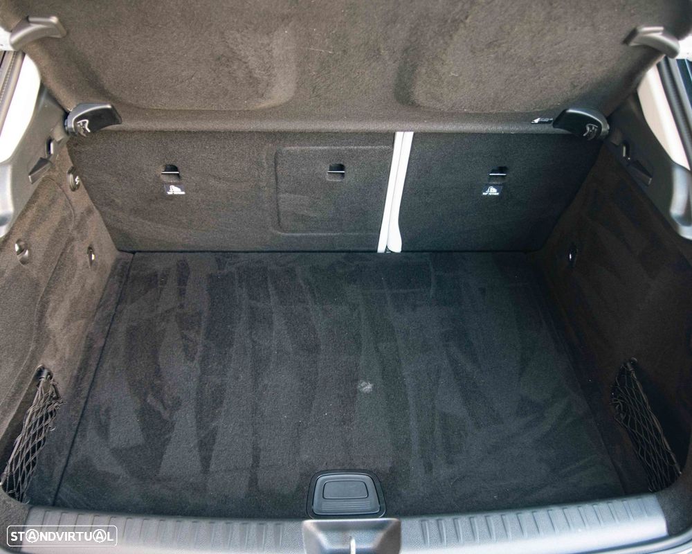 Mercedes-Benz GLA 220 d 7G-DCT Urban - 42