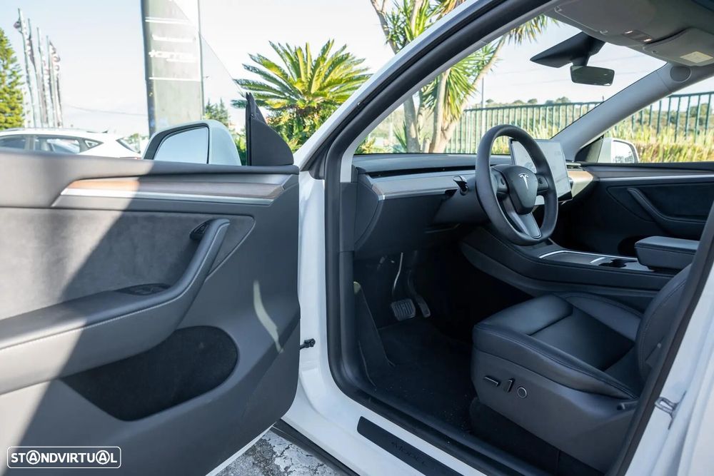 Tesla Model Y Long Range Dual Motor AWD - 17