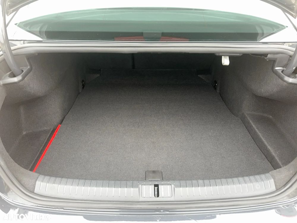 Volkswagen Passat 1.5 TSI ACT DSG Advance - 12