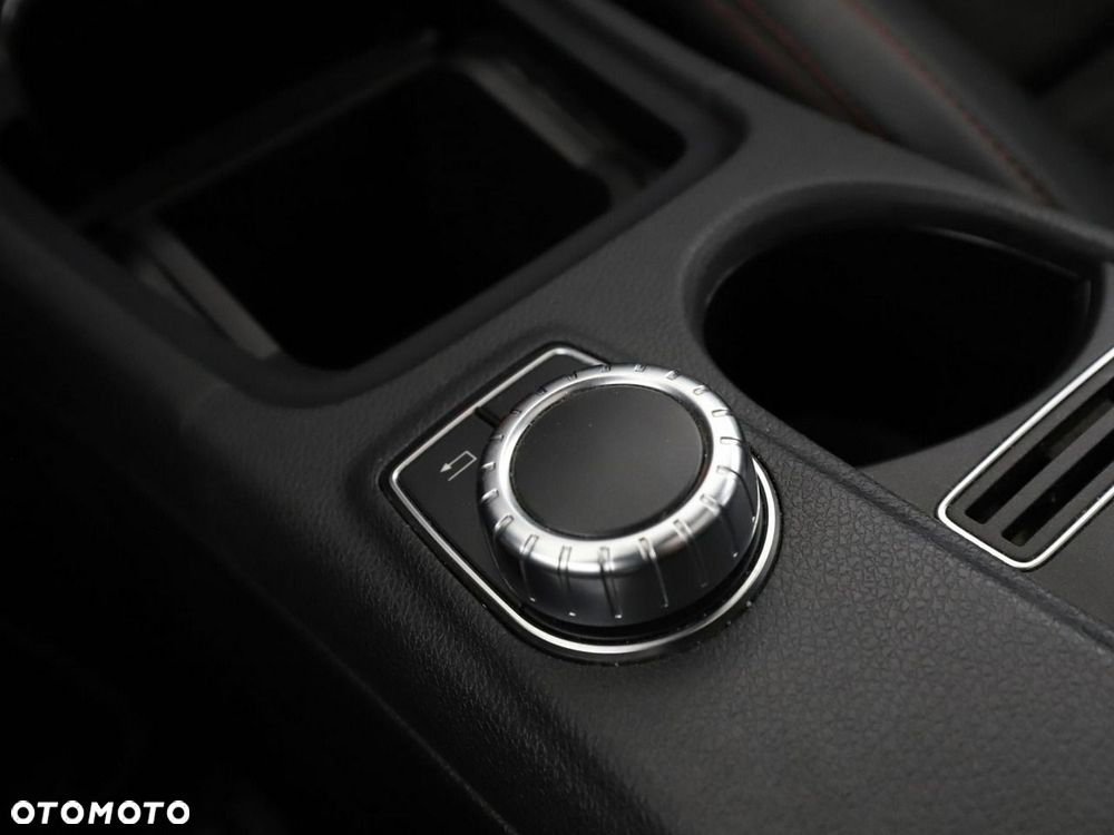Mercedes-Benz CLA 180 7G-DCT AMG Line - 30