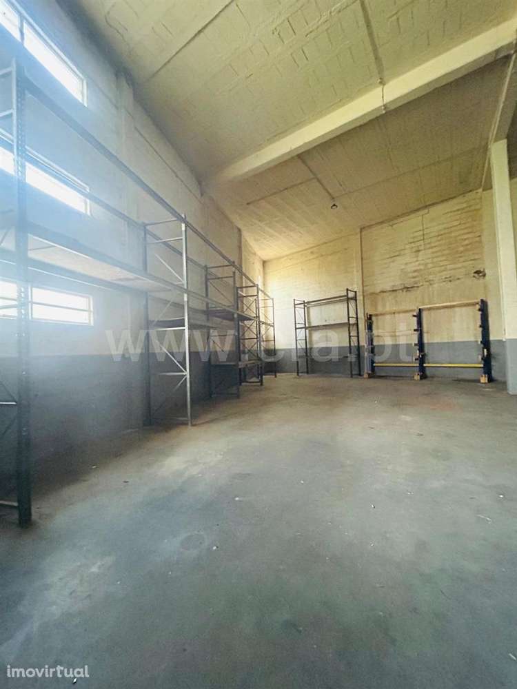 Armazém em Gandra, Paredes - Grande imagem: 2/3