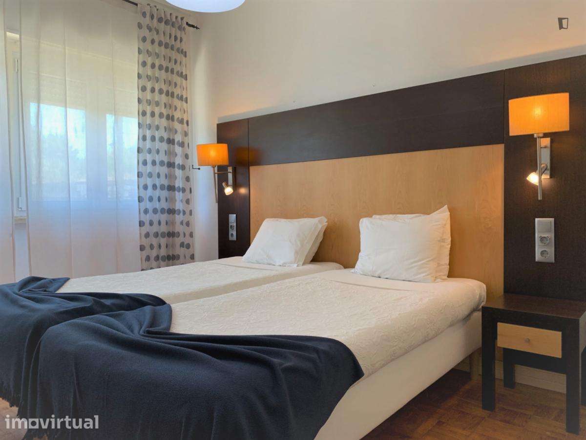 Quarto - localizado em Benfica Lisbon - Grande imagem: 5/16