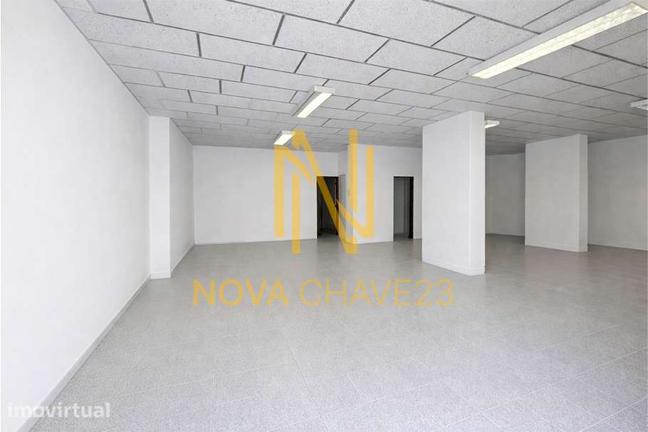 Loja 141m² | 2 Divisões | 2 Wcs | Excelente Potencial de Transformação - Grande imagem: 5/11