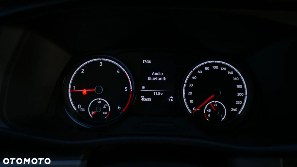 Volkswagen Caravelle - 16