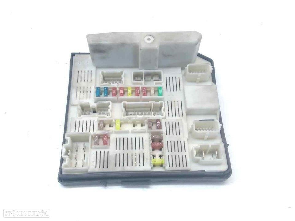 CAIXA DE RELES FUSÍVEIS RENAULT MASTER III VOLQUETE - 1